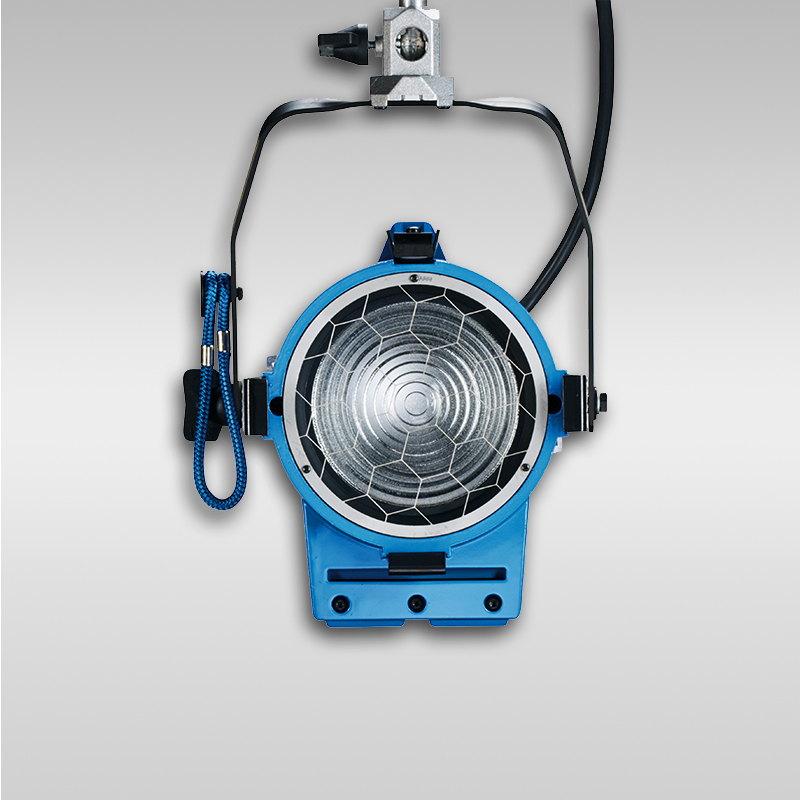 ARRI 650 Plus – Projecteur Fresnel Tungstène Compact 650 W | ART TECH ...